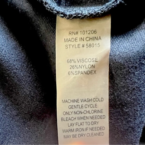 Black Zippered Leggings - Picture 3 of 6